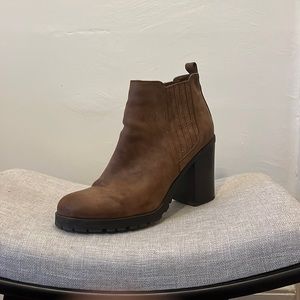 Brown heeled Chelsea boots